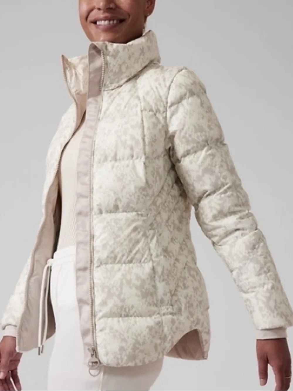 Athleta Downtown Printed Jacket Womens S Cream Grey  Puffer Coat Cozy Winter EUC